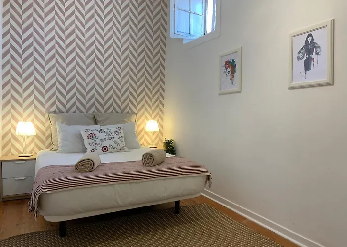 As A Local! Santos Historical 6 Bedroom Iv شقة Lisboa